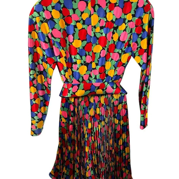 Floral Vintage 100% Belted Silk Dress with pleated skirt lined with shoulder pad - Picture 2 of 7